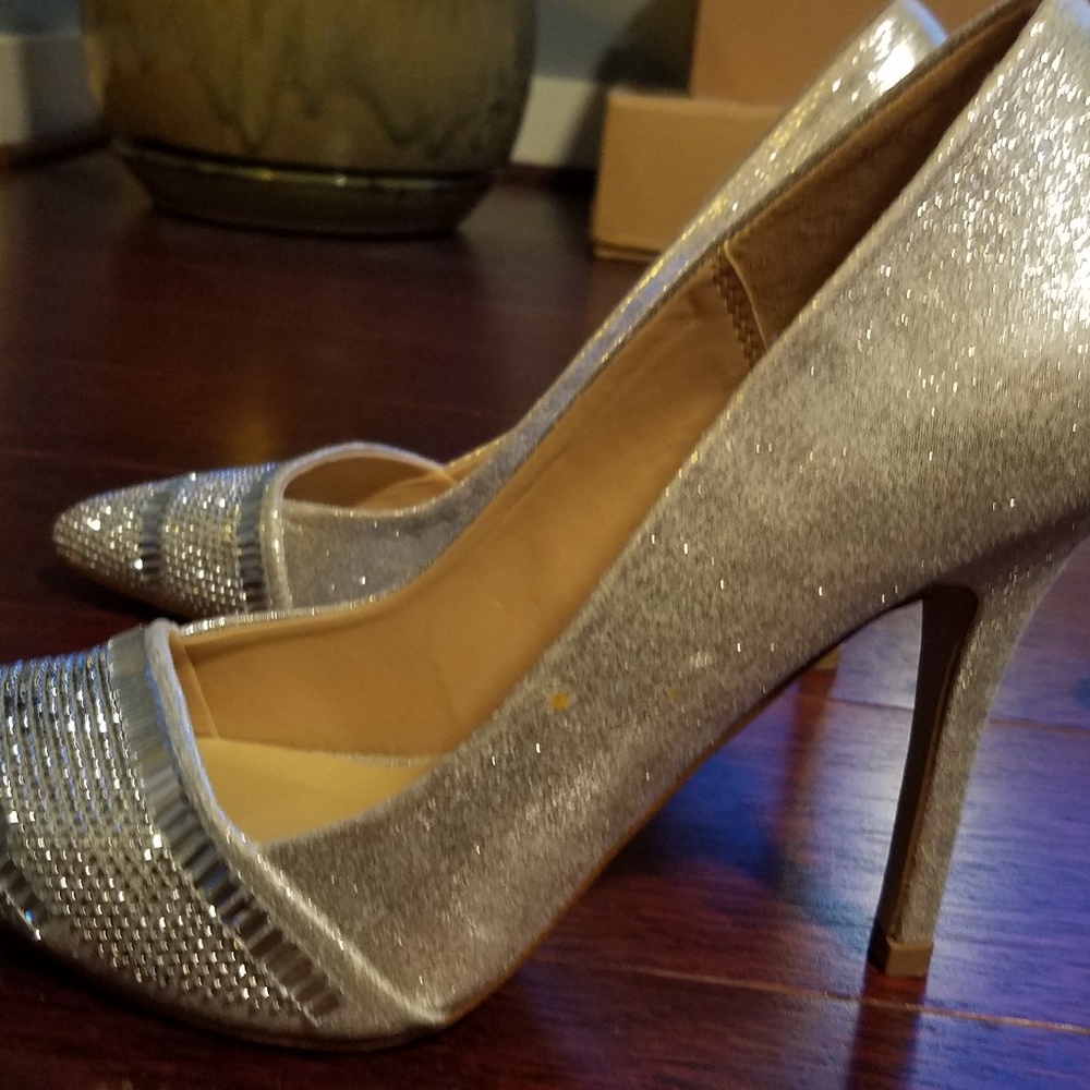 NWOT silver pumps - great for a party